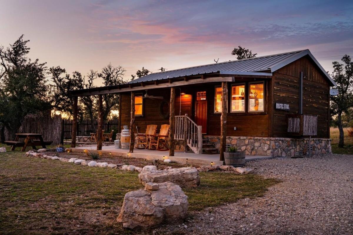 Rockin' R Ranch - 4 Cabins & Sleeps 10 Fredericksburg Exterior photo