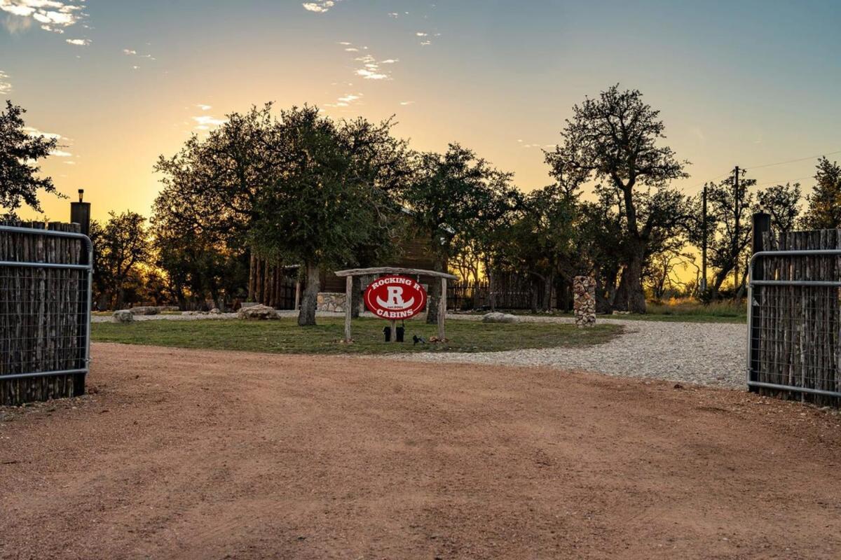 Rockin' R Ranch - 4 Cabins & Sleeps 10 Fredericksburg Exterior photo