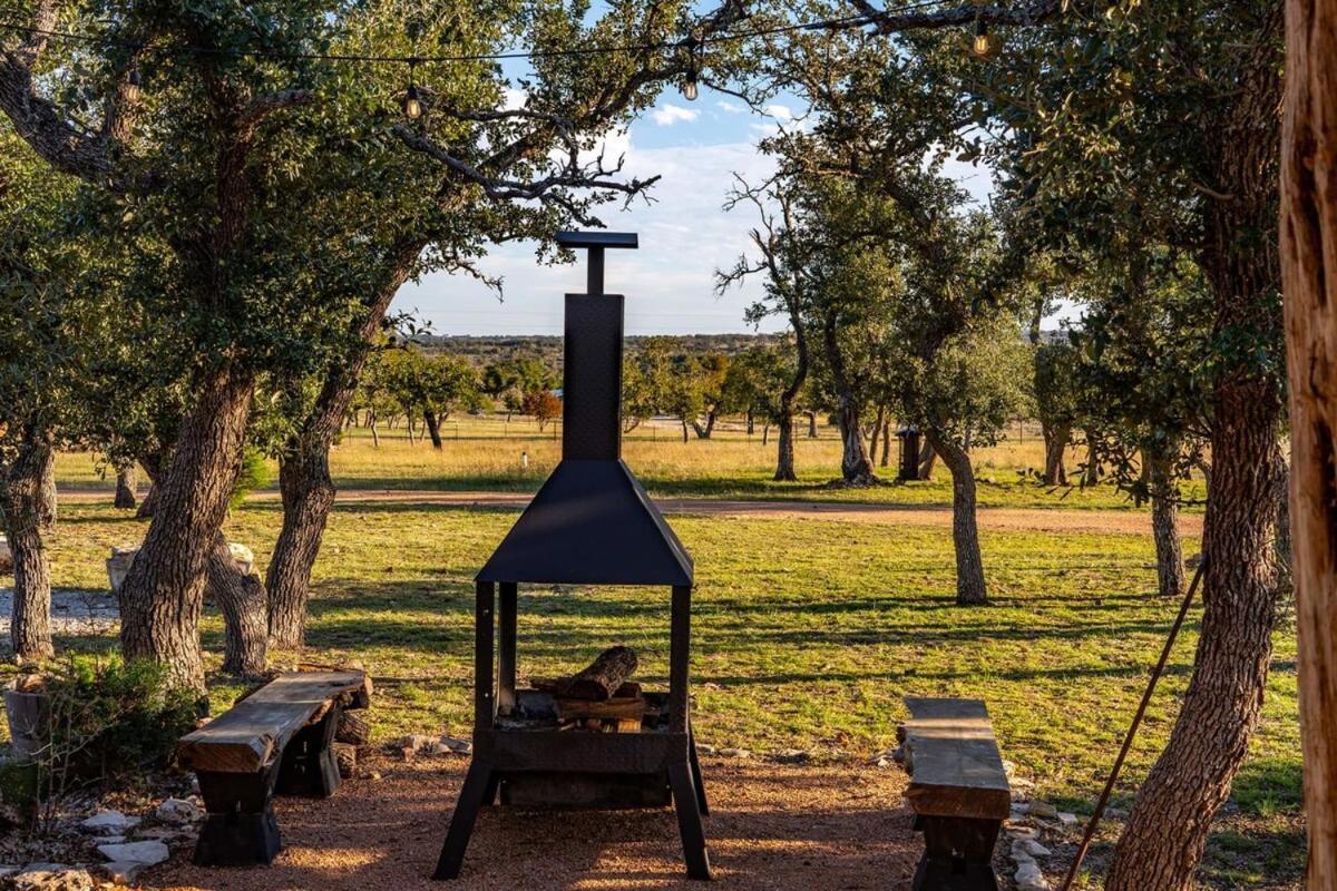 Rockin' R Ranch - 4 Cabins & Sleeps 10 Fredericksburg Exterior photo