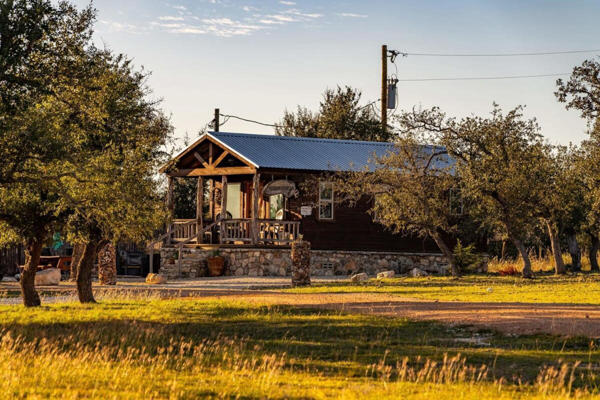 Rockin' R Ranch - 4 Cabins & Sleeps 10 Fredericksburg Exterior photo