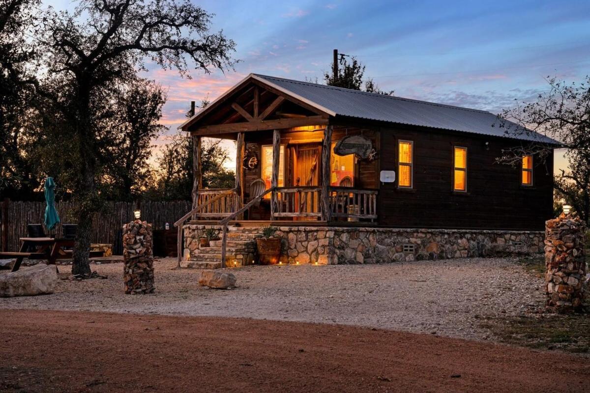 Rockin' R Ranch - 4 Cabins & Sleeps 10 Fredericksburg Exterior photo