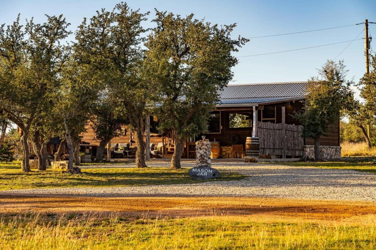 Rockin' R Ranch - 4 Cabins & Sleeps 10 Fredericksburg Exterior photo