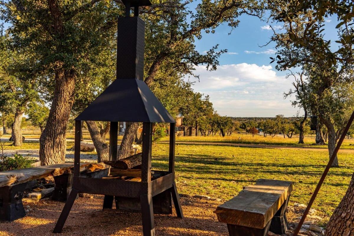 Rockin' R Ranch - 4 Cabins & Sleeps 10 Fredericksburg Exterior photo